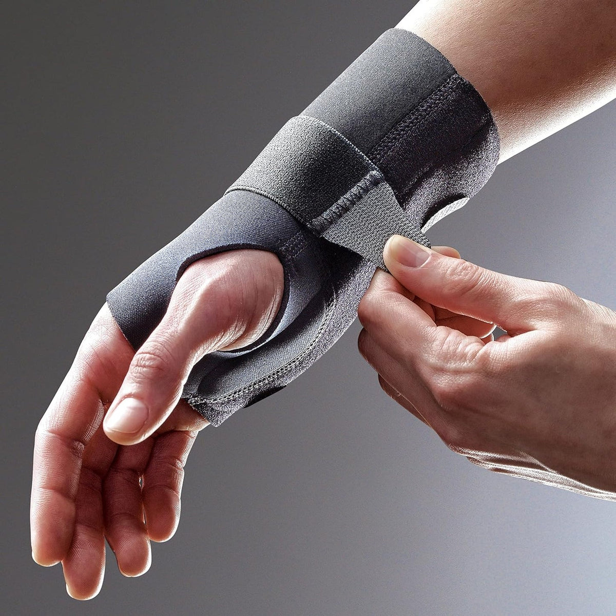 Futuro Wrist Compression Stabilizing Brace - Left / L/XL